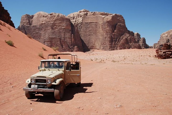 24 Jeeb Tour In Wadi Rum 